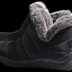 Minnetonka Black and Gray Winter Boots